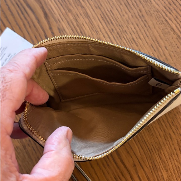 NWT Coach Wristlet with Tan Accents in Chaulk Pebbled Grain Leather - Picture 3 of 5